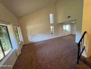 576 Pinecliff Pl in Simi Valley, CA - Building Photo - Building Photo