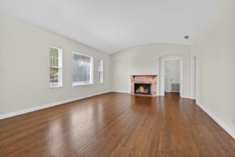 737 19th Ave N in St. Petersburg, FL - Foto de edificio - Building Photo