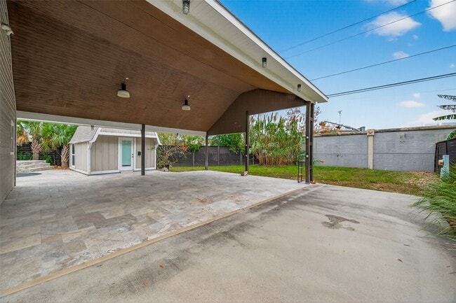 property at 717 W 30th St