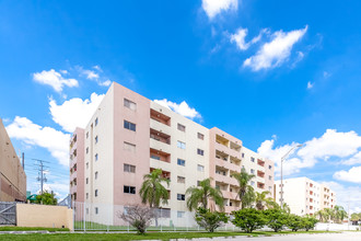 Valencia Towers in Hialeah, FL - Building Photo - Building Photo