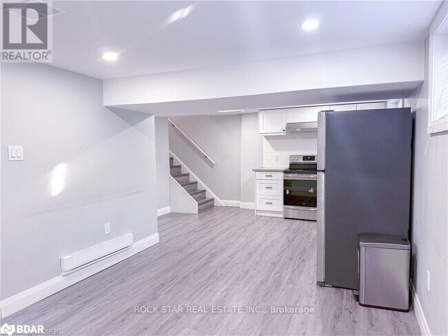 88 Burkholder Dr in Hamilton, ON - Building Photo - Building Photo