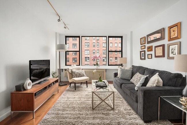 200 W 79th St in New York, NY - Building Photo - Building Photo