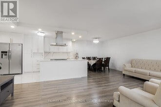 2645 Kipling Ave in Toronto, ON - Building Photo - Building Photo
