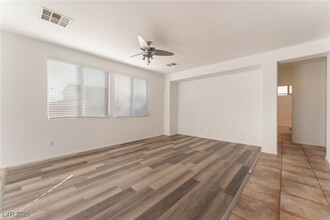 6640 April Bend Ct in North Las Vegas, NV - Foto de edificio - Building Photo