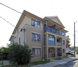 Carling Irene in Toronto, ON - Building Photo - Building Photo