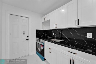 5310 NW 16th St in Lauderhill, FL - Building Photo - Building Photo