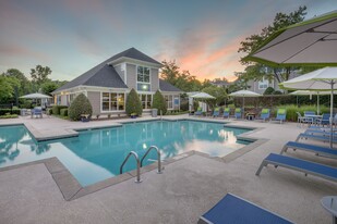 Alister Lake Lynn Apartments