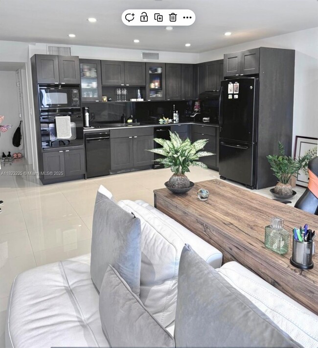 property at 3121 Commodore Plaza