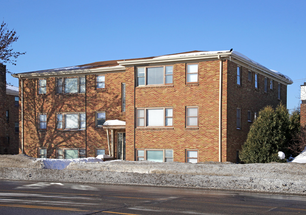 1167 Robert St S in West St. Paul, MN - Building Photo