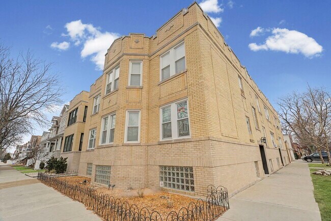 2950 W Waveland Ave in Chicago, IL - Building Photo - Building Photo