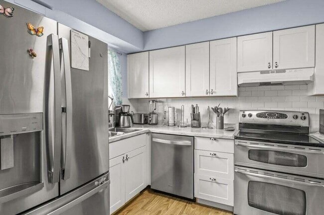 901 Riverside Dr in Greenacres, FL - Building Photo - Building Photo