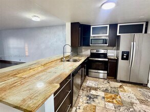 900 NE 12th Ave in Hallandale Beach, FL - Building Photo - Building Photo