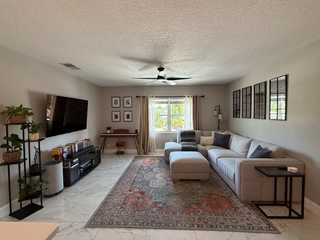 252 SW Monroe Cir N
