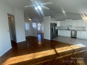 1444 Farmington Hills Dr in Conover, NC - Building Photo - Building Photo