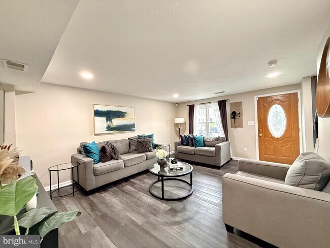 6416 Lacrosse Ln