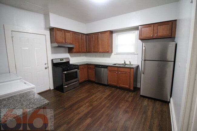 243 Valley Ave NW in Grand Rapids, MI - Building Photo - Building Photo