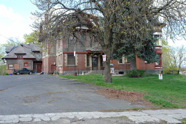 1305 W 5th Ave in Spokane, WA - Foto de edificio - Building Photo