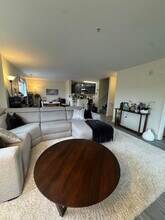 33202 Town Green Dr in Elmsford, NY - Building Photo - Building Photo