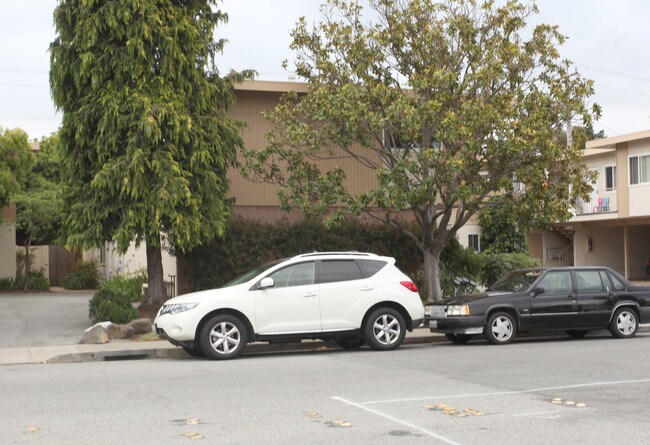 426 E 16th Ave in San Mateo, CA - Foto de edificio - Building Photo