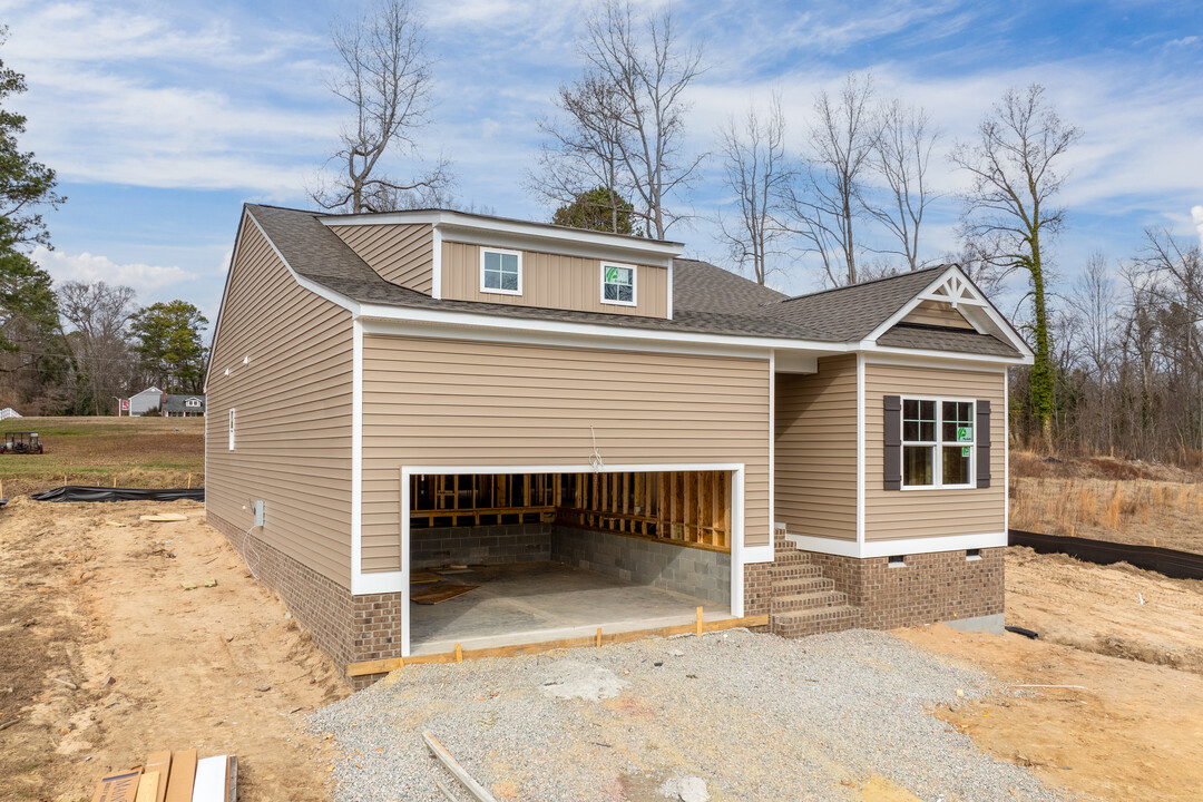 12611 South Chester Rd in Chester, VA - Building Photo