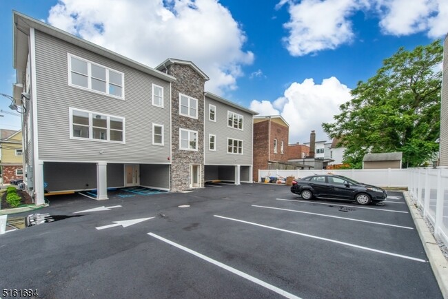 103 Jewell St-Unit -1 in Garfield, NJ - Building Photo - Building Photo