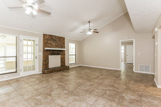 8231 Weybridge Dr in Jacksonville, FL - Building Photo - Building Photo