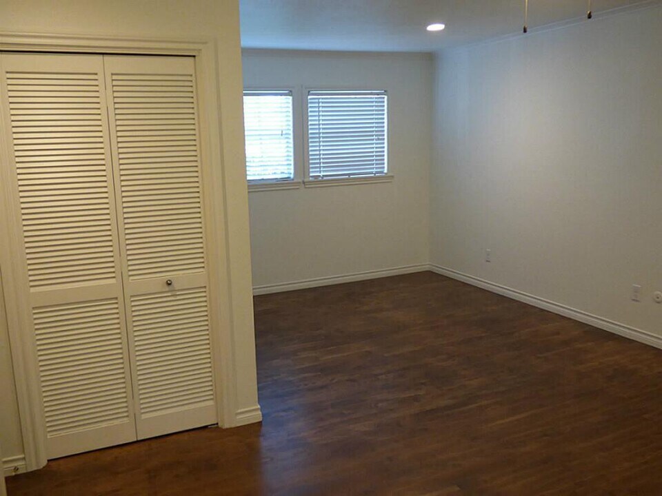 2301 Dorrington St in Houston, TX - Building Photo