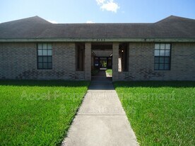 2103 N Paradise Dr in Pharr, TX - Building Photo