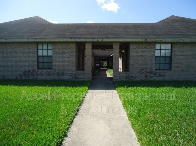 property at 2103 N Paradise Dr