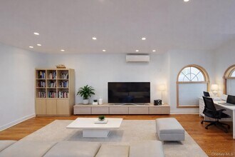 45-44 Browvale Ln in Queens, NY - Building Photo - Building Photo