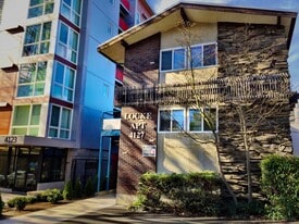 4127 12th Ave NE, Unit 11