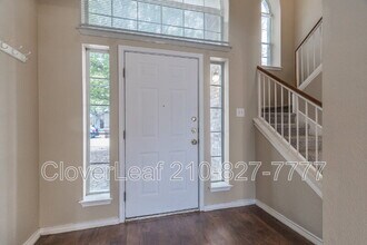 7121 Lynn Lake Dr in San Antonio, TX - Building Photo - Building Photo