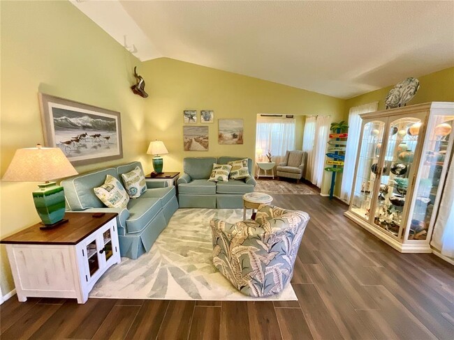 4740 Carrington Ct in New Port Richey, FL - Foto de edificio - Building Photo