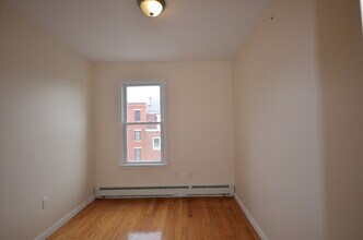 16 Chelsea St, Unit 3 in Boston, MA - Foto de edificio - Building Photo