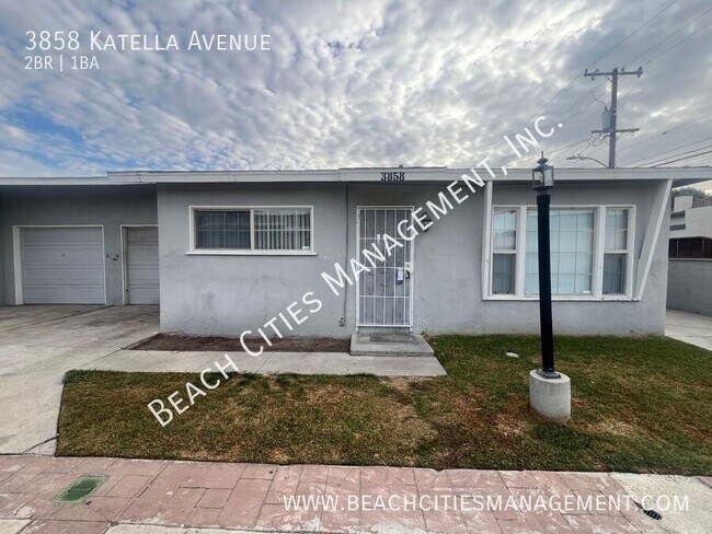 3858 Katella Ave in Los Alamitos, CA - Building Photo - Building Photo