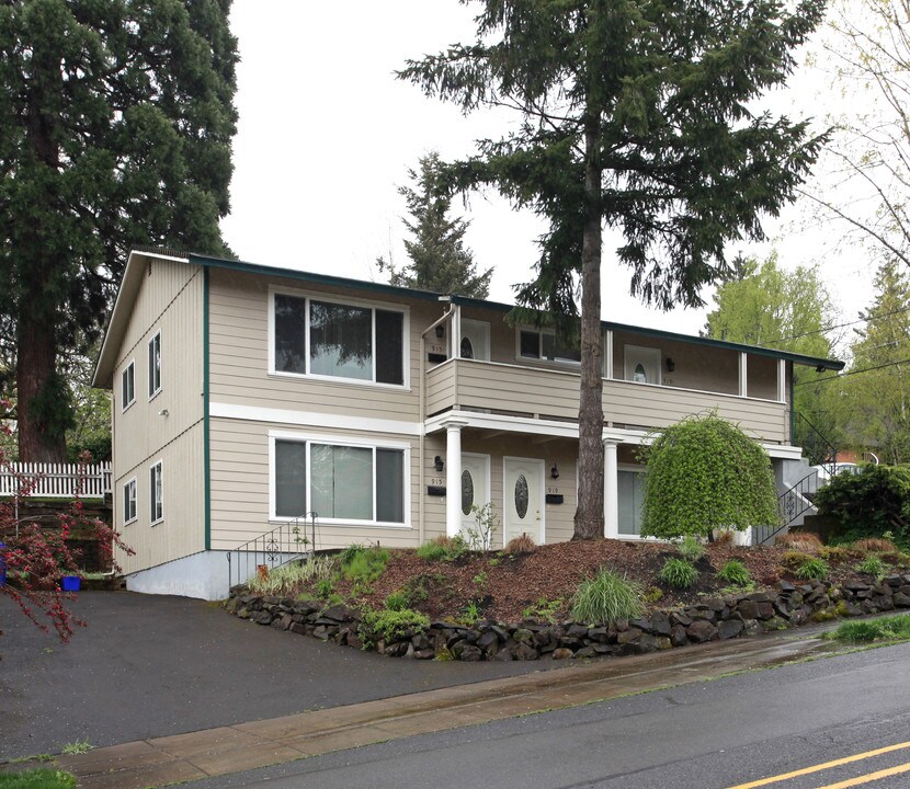 915-919 12th St in Oregon City, OR - Building Photo