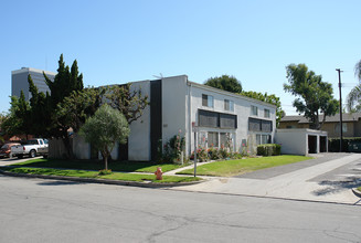 701 Fondren St in Orange, CA - Building Photo - Building Photo