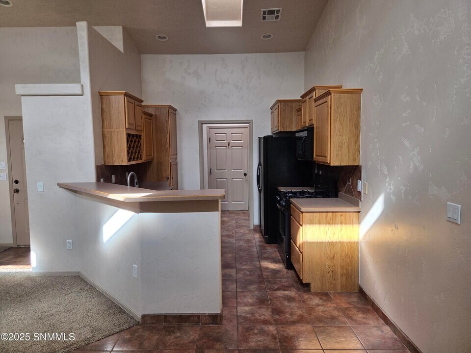 1252 Mission Nuevo Dr in Las Cruces, NM - Building Photo