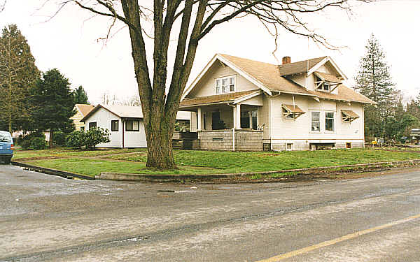 685 NW Fourth, in Canby, OR - Building Photo