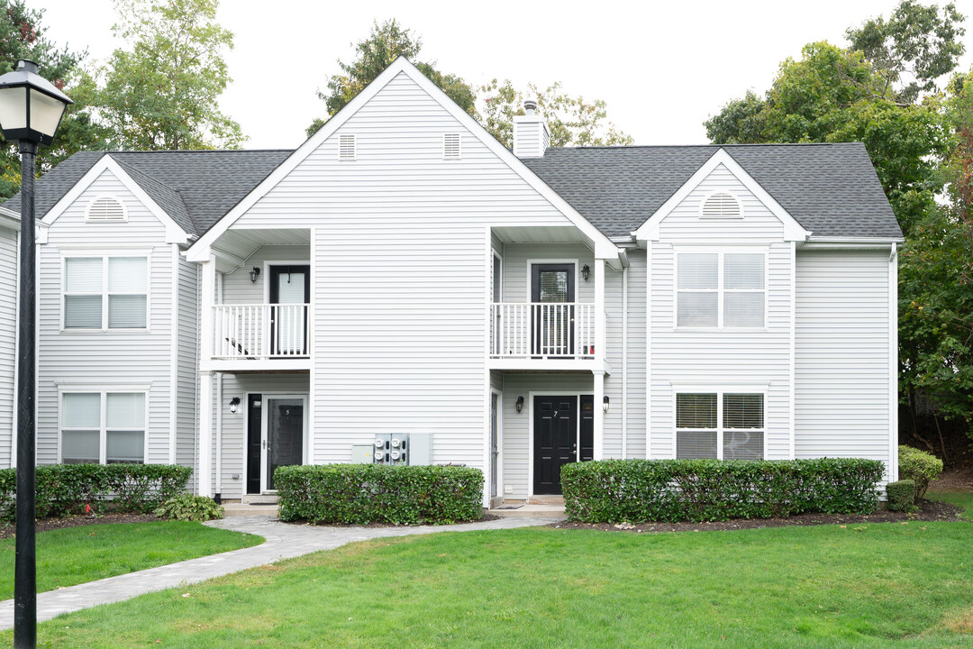 Greenview Gardens in Bay Shore, NY - Foto de edificio