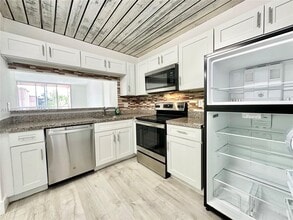 19751 SW 114th Ave in Miami, FL - Building Photo - Building Photo