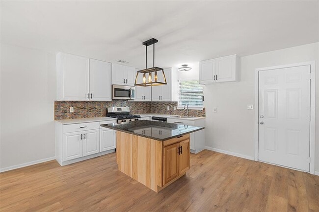 806 W 8th St in Georgetown, TX - Building Photo - Building Photo