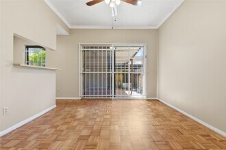 7700 Creekbend Dr in Houston, TX - Building Photo - Building Photo