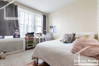 2003 Commonwealth Ave in Boston, MA - Building Photo - Building Photo