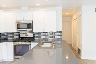 13135 Sunnybrook Cir, Unit 203 in Garden Grove, CA - Building Photo - Building Photo