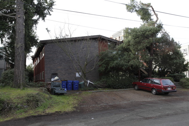 3121-3131 NE 123rd St in Seattle, WA - Foto de edificio - Building Photo