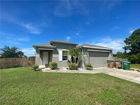 1806 NW 21st Pl in Cape Coral, FL - Building Photo