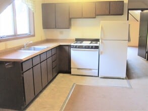 2421 Beechwood Blvd in Pittsburgh, PA - Foto de edificio - Building Photo