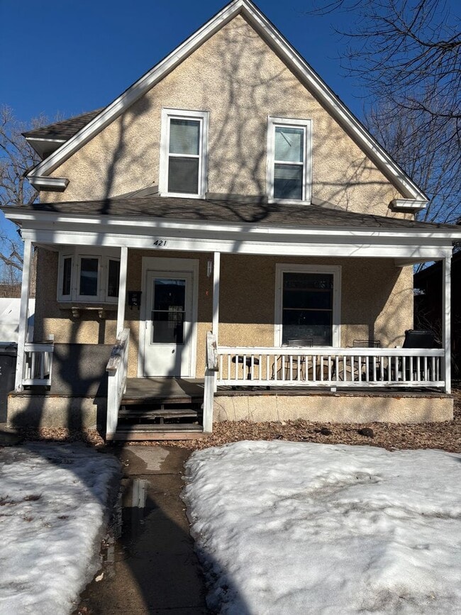 property at 421 7th St SE