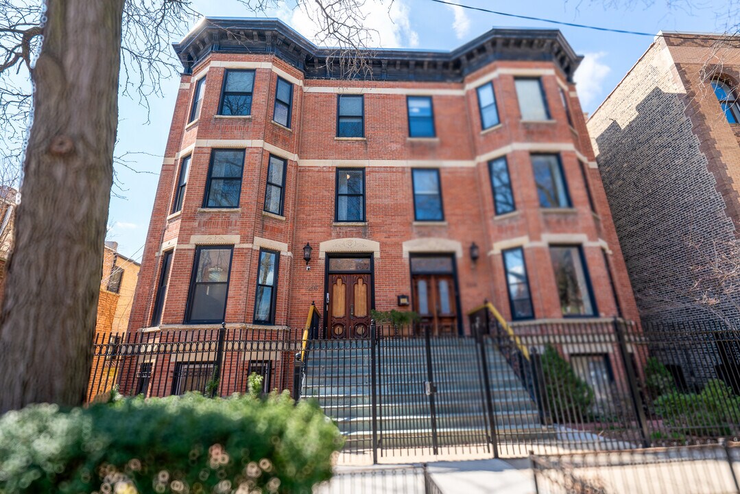 2208 N Sedgwick St in Chicago, IL - Building Photo